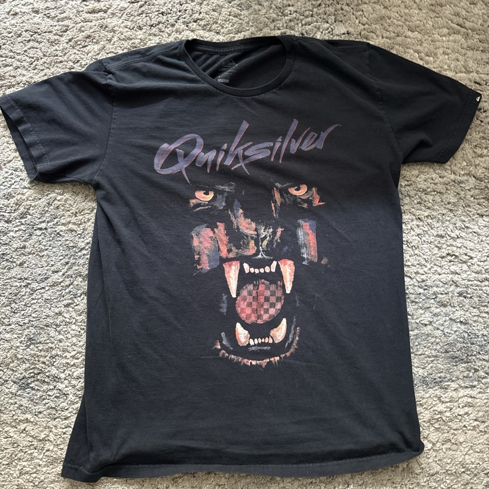 Quiksilver Black Short Sleeve Tee with Artistic Design